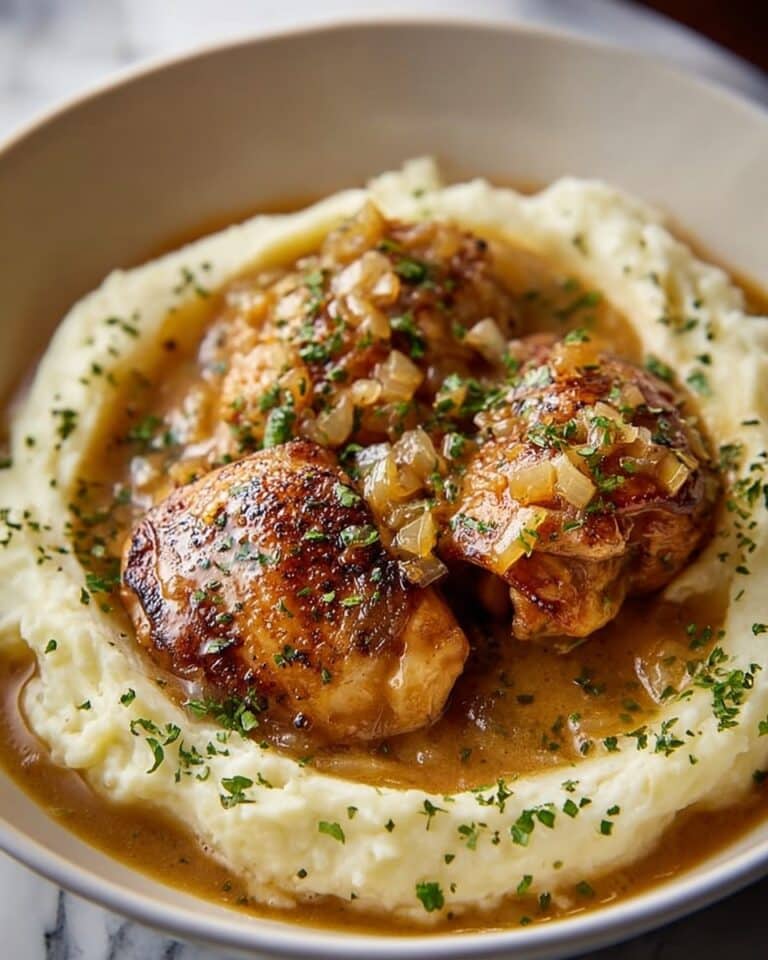Chicken with Garlic Gravy and Cheesy Mashed Potatoes Recipe